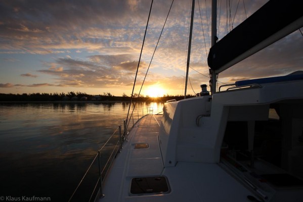 Am frühen Morgen geht es weiter Richtung Exumas. Davor legen wir noch einen Zwischenstop in Rock Sound Harbour ein...